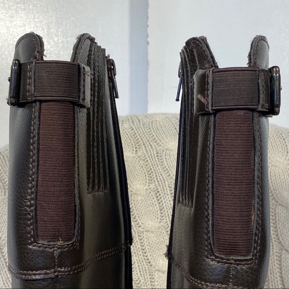 CLARKS Brown Synt Tall Leather Riding Boots stretch WIDE CALF easy-on/off 2090 - Picture 4 of 8